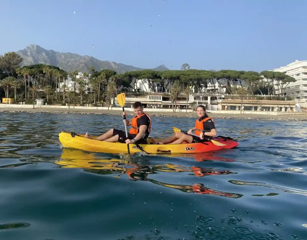 kayak-tour-con-la-concha-atras